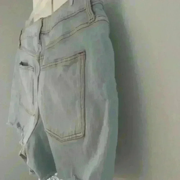 Universal Thred High Rise Midi Denim Cut Off Shorts Lt Blue Stretch Womens 14/32 - Picture 10 of 13